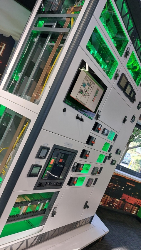 Best practice showcased in visit to Schneider Electric smart factory 1